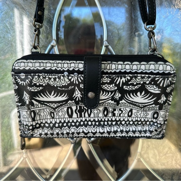 Sakroots Handbags - Sakroots smartphone crossbody bag black white tribal floral zipper adjustable